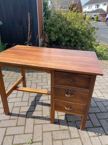 Photo of free Desk (Stourbridge DY8) #1
