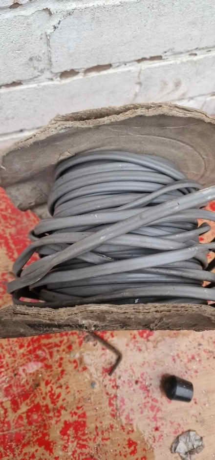 Photo of free electrical cable (OL8) #3