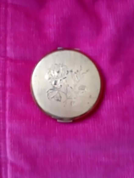 Photo of free Vintage compact (Station Area RG21) #1
