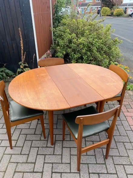 Photo of free Dining table and chairs (Stourbridge DY8) #1