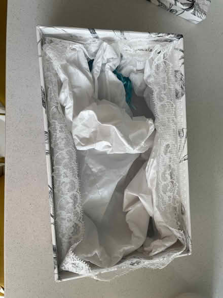 Photo of free Card board gift box (Eversley RG40) #3