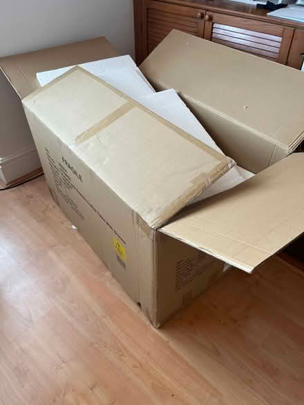 Photo of free large cardboard box and polystirine (CT9) #1