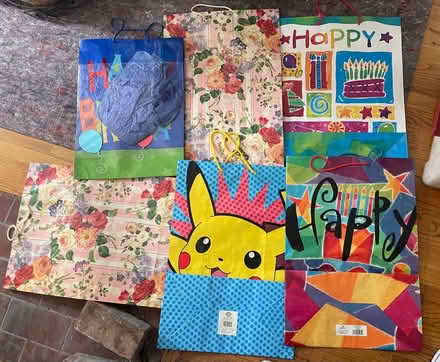 Photo of free Assorted gift bags (Fullerton) #1