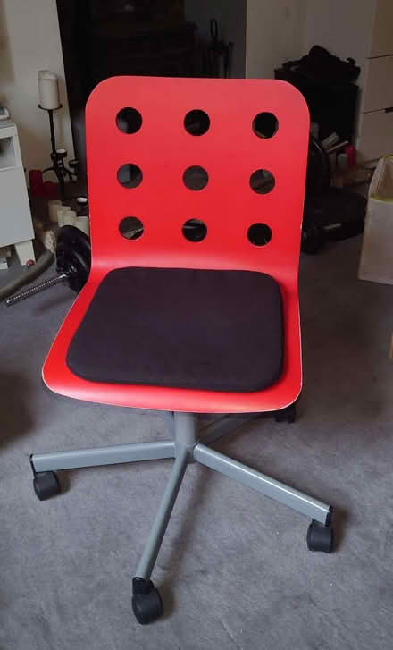 Photo of free Red swivel desk chair with wheels and cushion (Bruntsfield EH10) #1