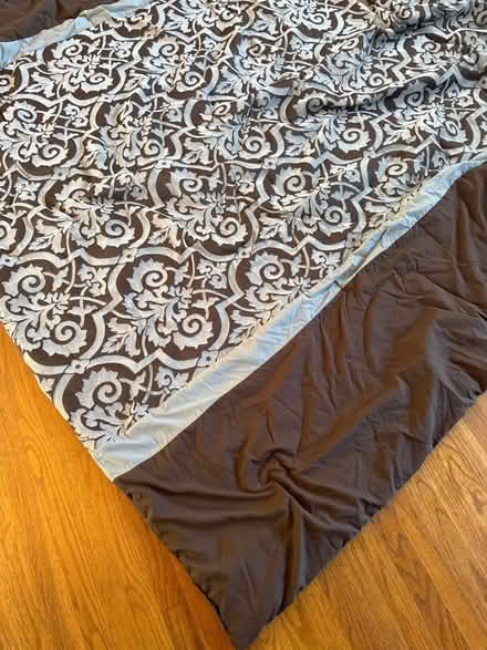 Photo of free Queen comforter (College Terrace) #1