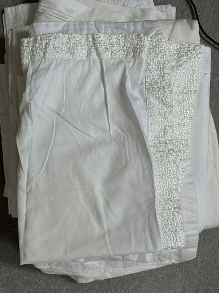 Photo of free Quality White Sheets 5ft Bed, and various Pillow Cases (Beaconsfield HP9) #1