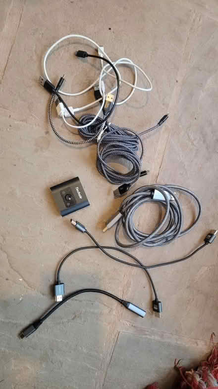 Photo of free USB, Displayport, HDMI cables (Suckley, WR6) #1