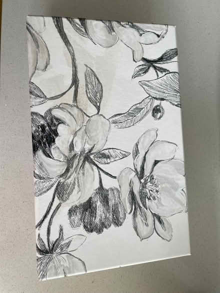 Photo of free Card board gift box (Eversley RG40) #2