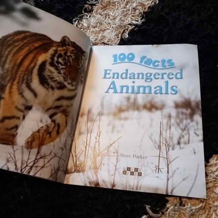 Photo of free 100 Facts Endangered Animals book (Hitchin SG5) #2