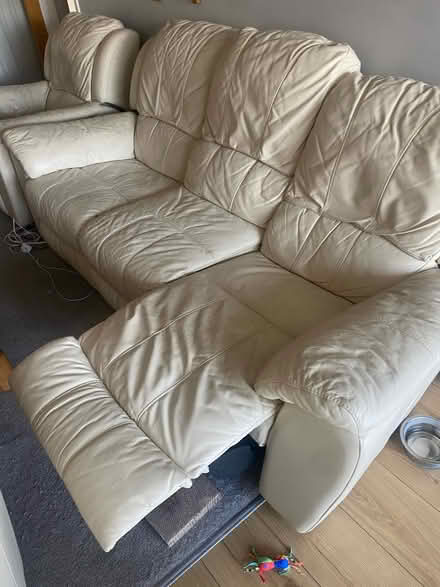 Photo of free 3 seater, 1 chair leather sofa (Eastbourne) #4