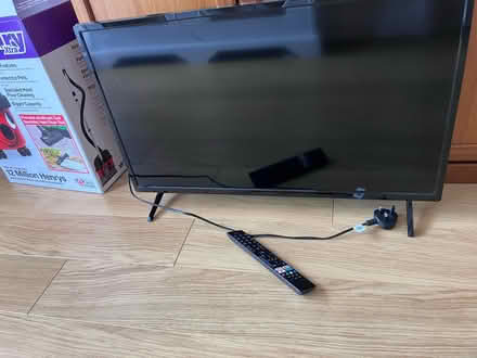 Photo of free 32’ smart TV (CM3 Danbury) #3