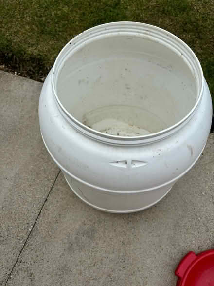 Photo of free Large container with lid . Height 52cm x width 40cm , (Leighton Buzzard LU7) #2