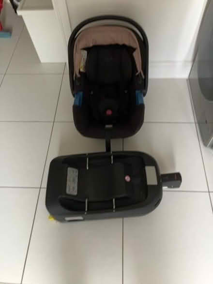 Photo of free Silver cross infant car seat and isofix base (Bradford on Avon BA15) #1