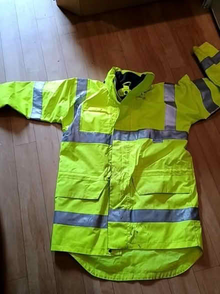 Photo of free High Vis jacket, small (Ashton upon Mersey M33) #1