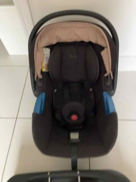 Photo of free Silver cross infant car seat and isofix base (Bradford on Avon BA15) #2