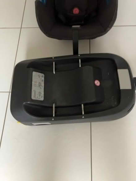Photo of free Silver cross infant car seat and isofix base (Bradford on Avon BA15) #3
