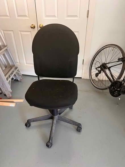 Photo of free Desk chair (Lakeway area) #1