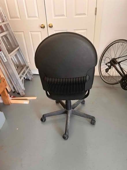 Photo of free Desk chair (Lakeway area) #2