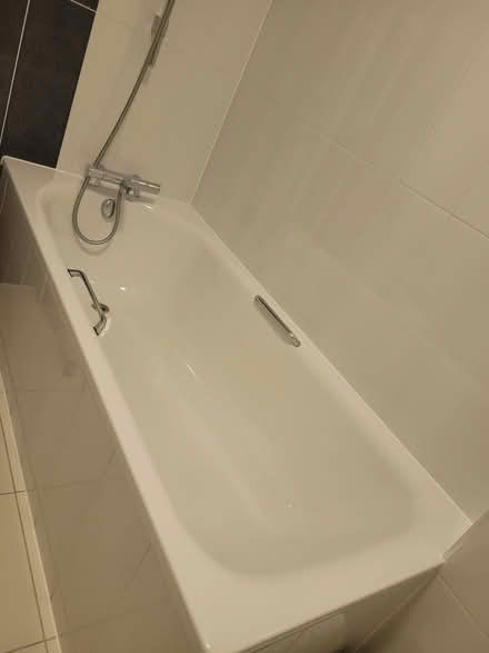 Photo of free Bath tub- barely used (NW7 (Mill Hill)) #1