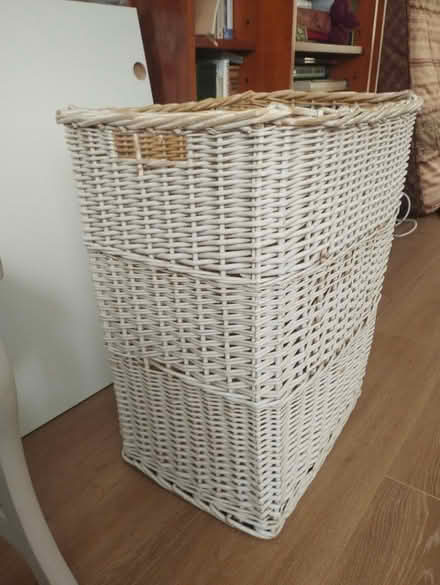 Photo of free Large wicker hampers (Borehamwood WD6) #1