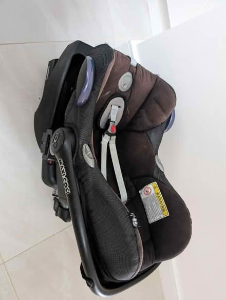 Photo of free Maxi Cosi isofix base and seat (HA7 Stanmore) #1