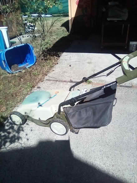 Photo of free Electric lawn mower (Lakewood, near St Clares) #3