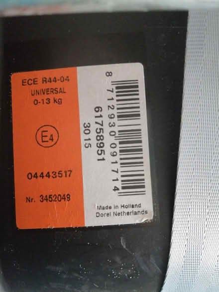 Photo of free Maxi Cosi carseat with 2 bases (Baldock SG7) #4