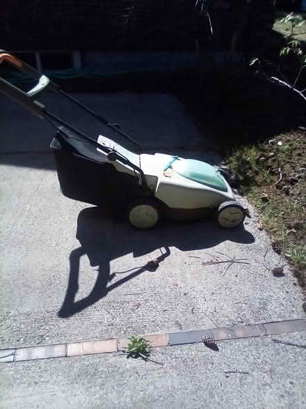 Photo of free Electric lawn mower (Lakewood, near St Clares) #1