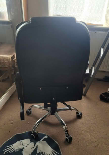 Photo of free Office chairs needs tlc (Tw14 9rq) #4