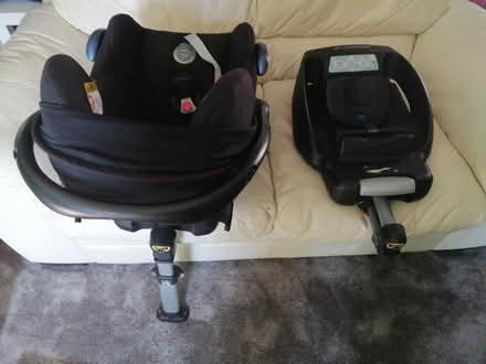 Photo of free Maxi Cosi carseat with 2 bases (Baldock SG7) #1