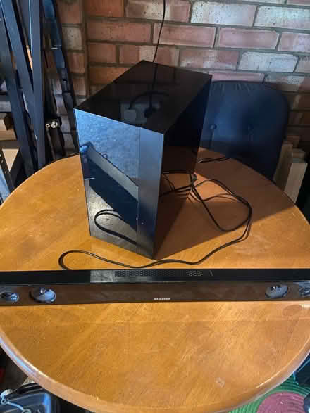 Photo of free Soundbar and speaker (Linslade LU7) #1