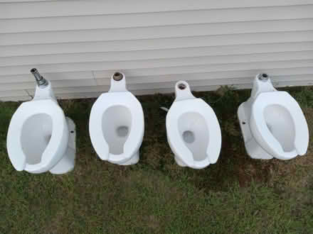 Photo of free 4 toilets- 2 sizes, no tanks (Salem, NH) #2