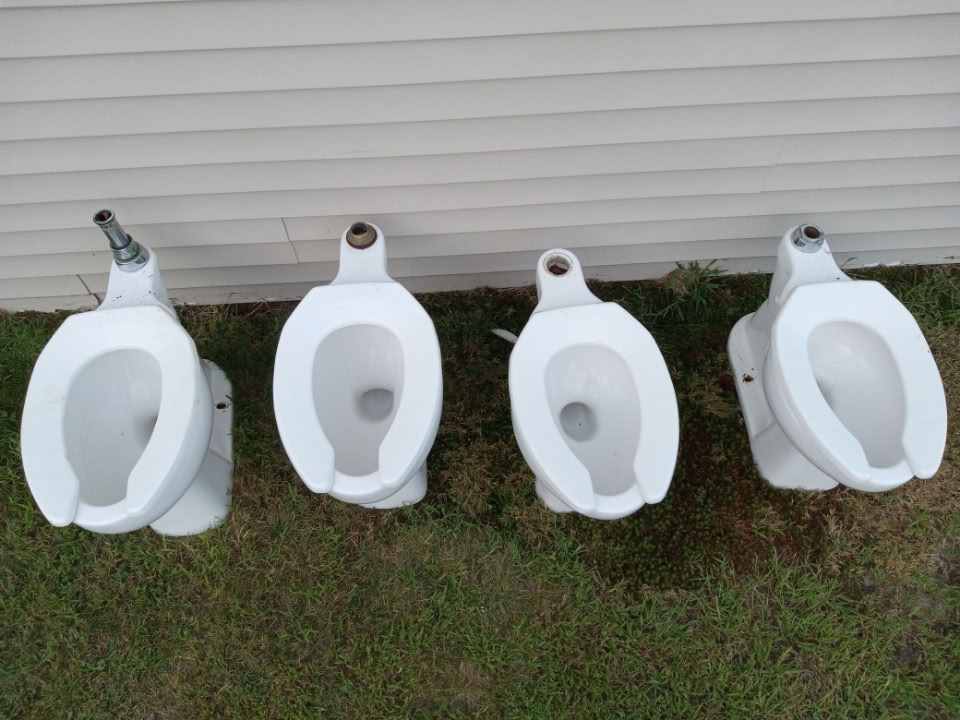 Free: 4 toilets- 2 sizes, no tanks (Salem, NH)