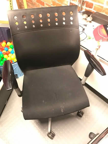 Photo of free 1 office chairs (Fitzrovia, W1W) #2