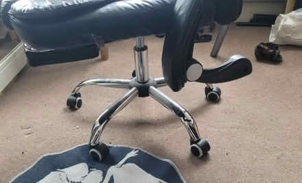 Photo of free Office chairs needs tlc (Tw14 9rq) #2