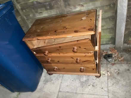 Photo of free Chest of drawers. Needs repair (Hendon, London NW4) #4
