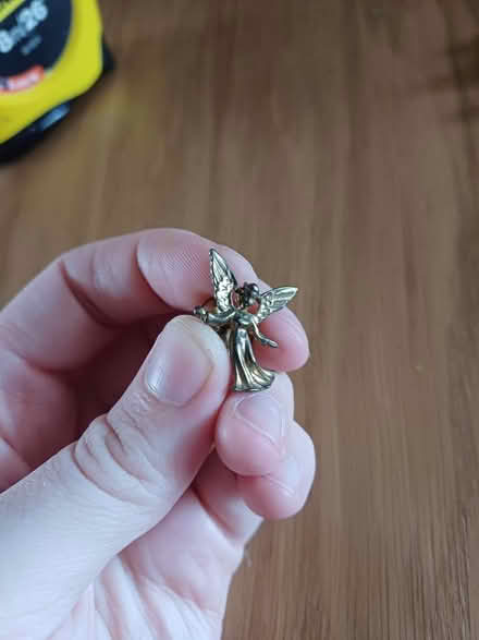 Photo of free Angel pin badge (CB5) #1