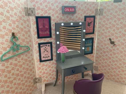 Photo of free American girl doll and stage (Cambridge CB4) #1