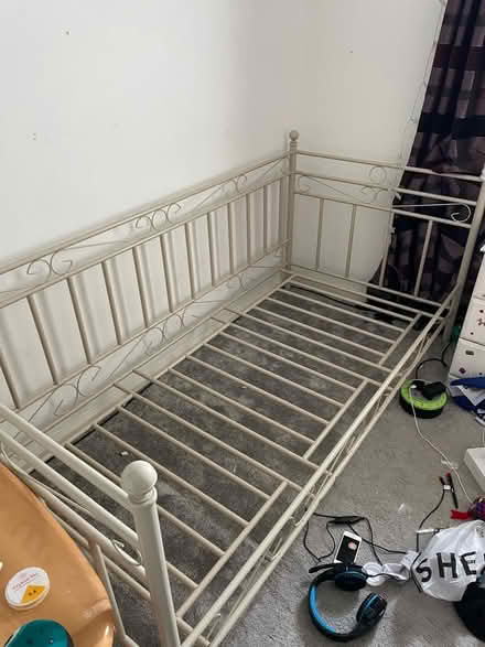 Photo of free Single metal day bed (Havant PO9) #1