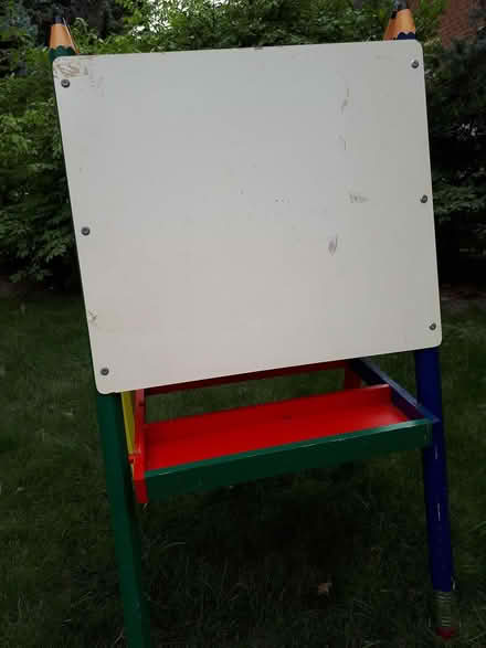 Photo of free Kids' chalkboard/whiteboard easel (Glen Erin/Council Ring) #2