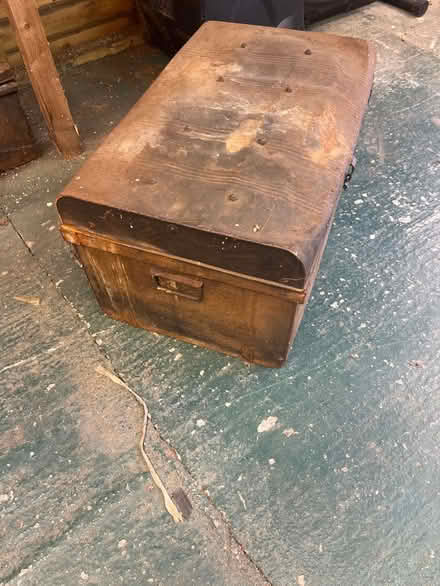 Photo of free Vintage metal trunk (Trowbridge BA14) #1