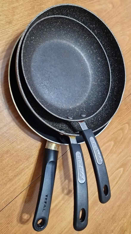 Photo of free 3 Pans to give away (Aspley, NG8) #1