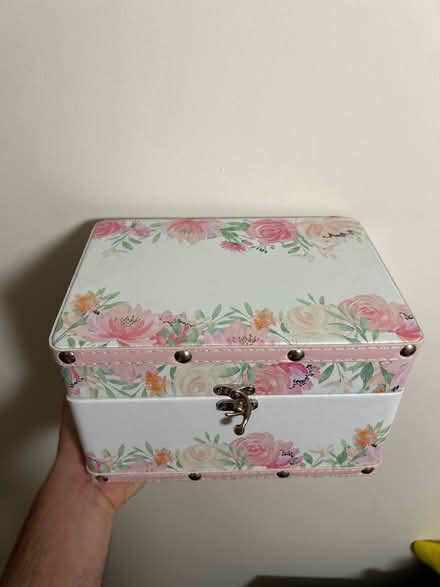 Photo of free Jewellery box with 2x mugs (Mortlake) #2