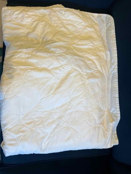 Photo of free Very thin summer super king duvet (Fulham SW6) #1
