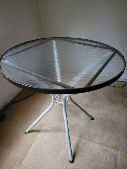 Photo of free 30" patio cafeĢ table @20171 (Oak Hill) #1