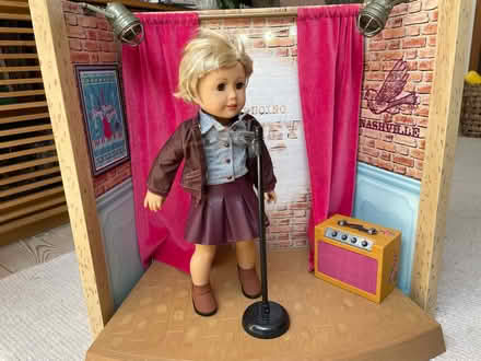 Photo of free American girl doll and stage (Cambridge CB4) #2