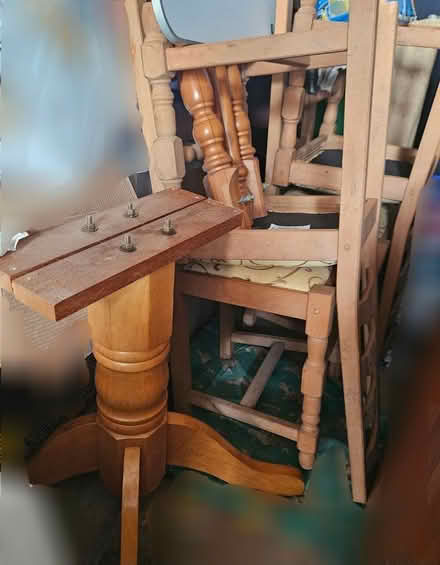 Photo of free Round dining able and 4 chairs (Nebo LL26) #2