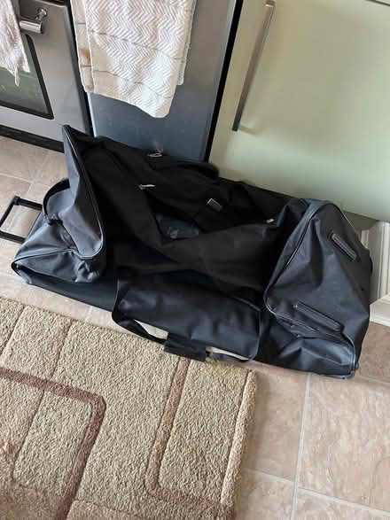 Photo of free Large hold-all style suitcase, 2 wheels (Waterlooville PO7) #4