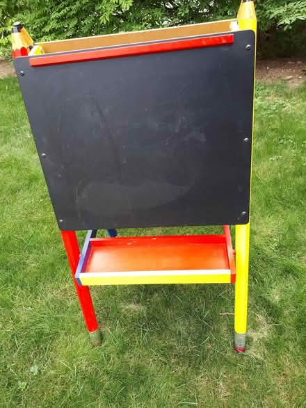 Photo of free Kids' chalkboard/whiteboard easel (Glen Erin/Council Ring) #1