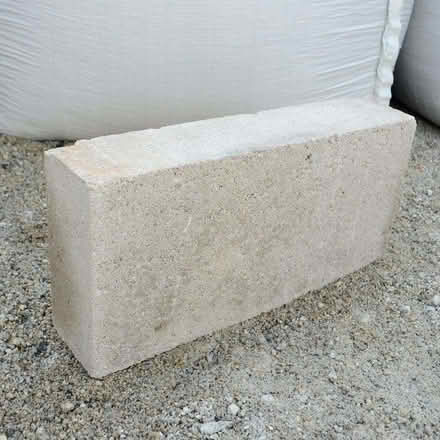 Photo of Dense concrete blocks (Oakridge RG21) #1
